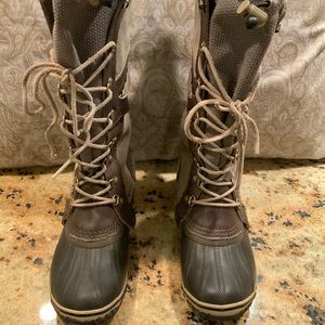 Sorel women’s Conquest Carly Camo snow boot brown